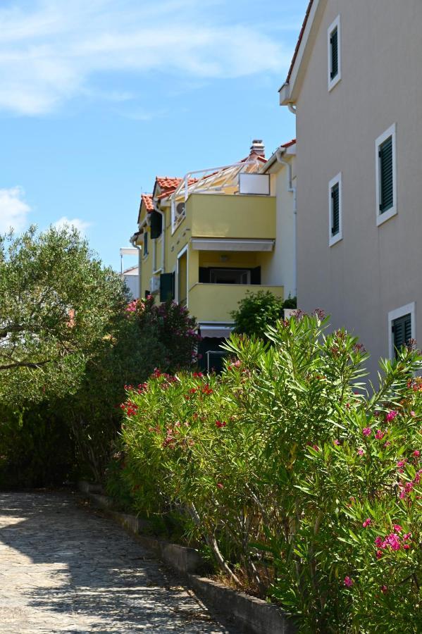 Beach Apartments Marijana Водице Екстериор снимка